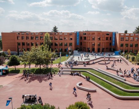 Edificio representativo de universidades privadas en España