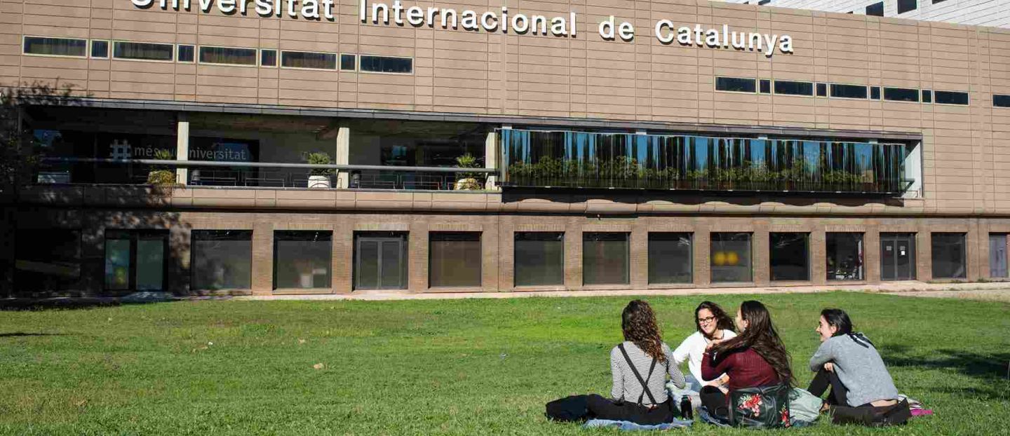 Imagen relacionada con universidades en españa para extranjeros, mostrando back cover u privadas.